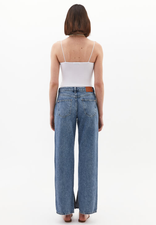 Straight-Fit Pantolon ve Çıtçıtlı Atlet Kombini