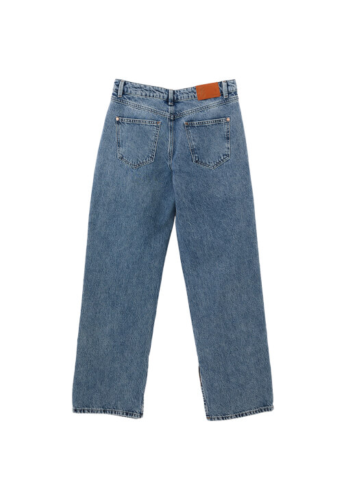 Straight-Fit Pantolon ve Çıtçıtlı Atlet Kombini