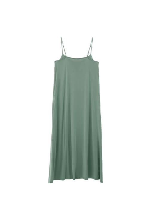 Cepli Midi Elbise ve Spor Ayakkabı Kombini