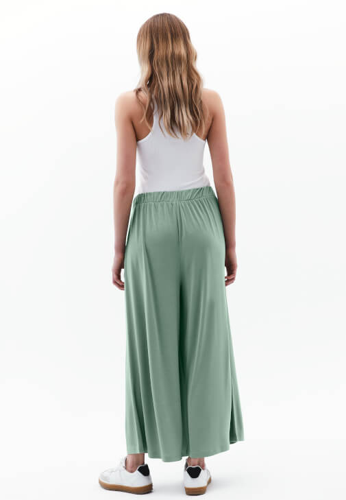 Culotte Pantolon ve Büzgülü Atlet Kombini