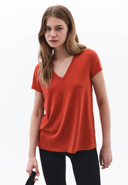 Kırmızı Modal V Yaka Tişört