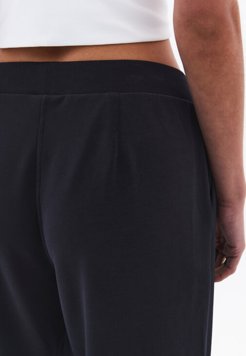 Modal Pantolon ve Crop Atlet Kombini