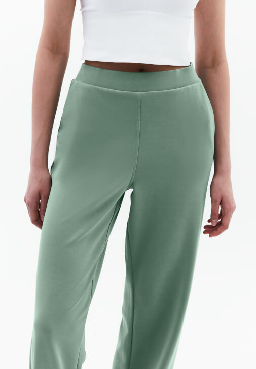 Straight-Fit Pantolon ve Crop Atlet Kombini