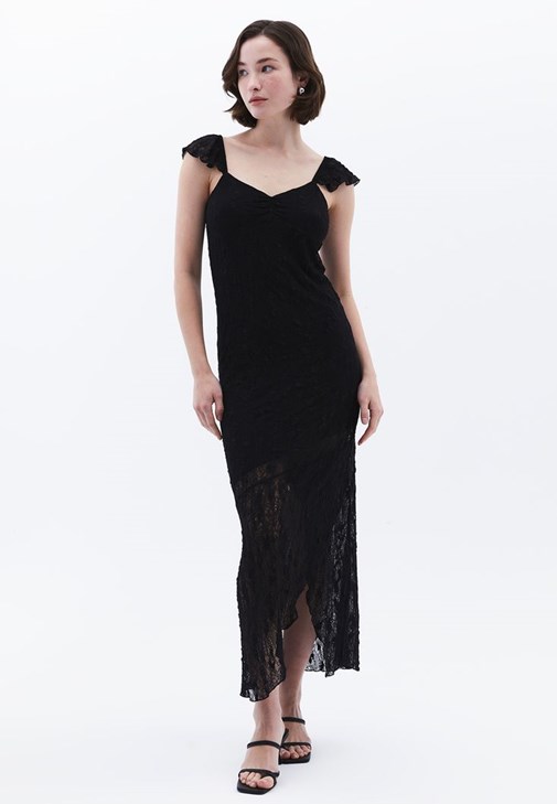 Volanlı Dantel Elbise ve Topuklu Terlik Kombini