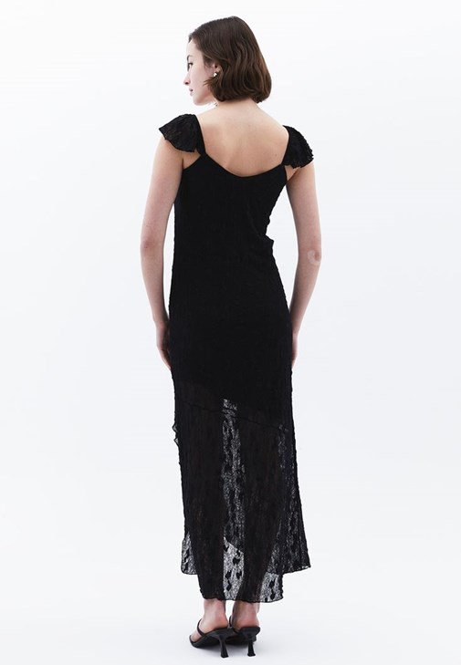 Volanlı Dantel Elbise ve Topuklu Terlik Kombini