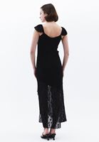 Volanlı Dantel Elbise ve Topuklu Terlik Kombini