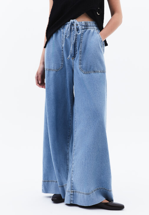 Yüksek Bel Denim Pantolon ve Modal Bluz Kombini