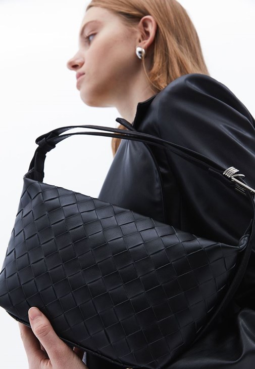 Siyah Kemer Detaylı Çanta