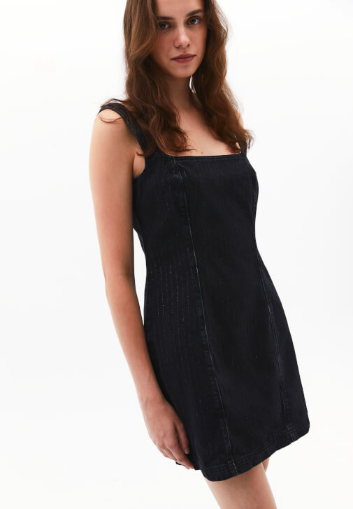 Denim Elbise ve Kazak Kombini