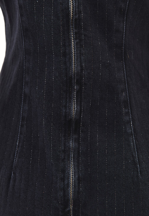 Denim Elbise ve Kazak Kombini