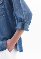 Denim Gömlek ve Barrel-Fit Pantolon Kombini