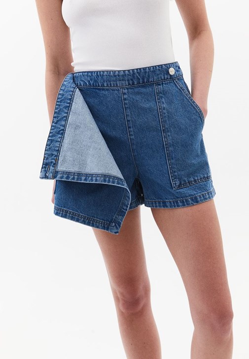 Denim Şort Etek ve Kare Yaka Atlet Kombini