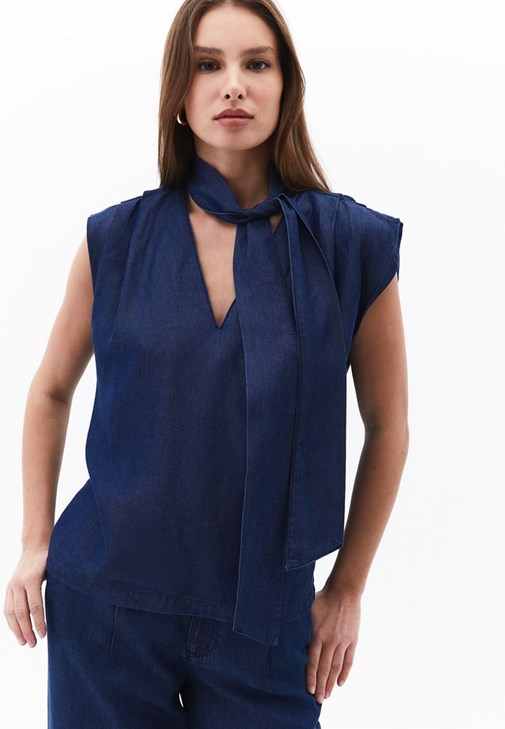 Yaka Detaylı Bluz ve Orta Bel Wide-Leg Pantolon Kombini