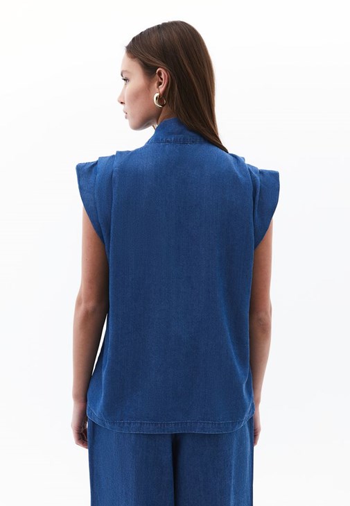 Yaka Detaylı Bluz ve Wide-Leg Denim Pantolon Kombini