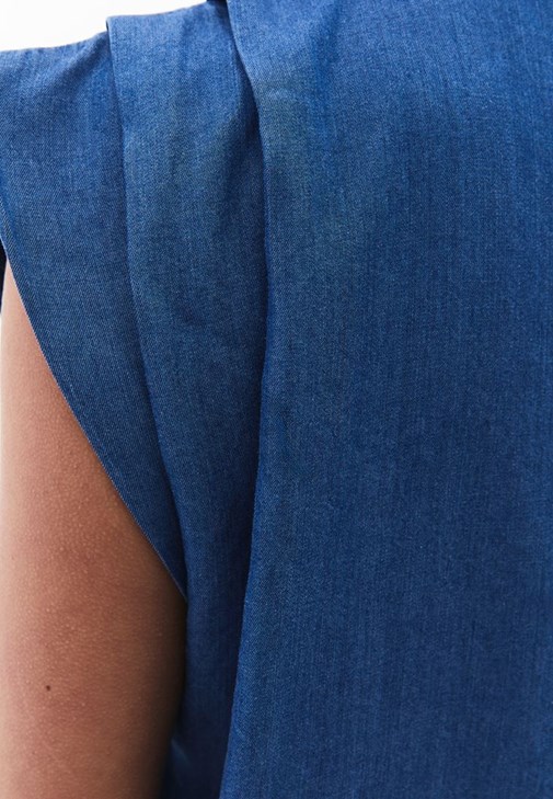 Yaka Detaylı Bluz ve Wide-Leg Denim Pantolon Kombini
