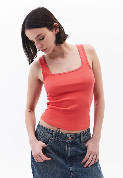 Aksesuarlı Kare Yaka Atlet ve Barrel-Fit Pantolon Kombini