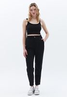 Pamuklu Atlet ve Tencel Pantolon Kombini
