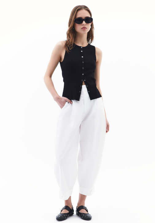 Çıtçıt Detaylı Atlet ve Boyfriend Pantolon Kombini