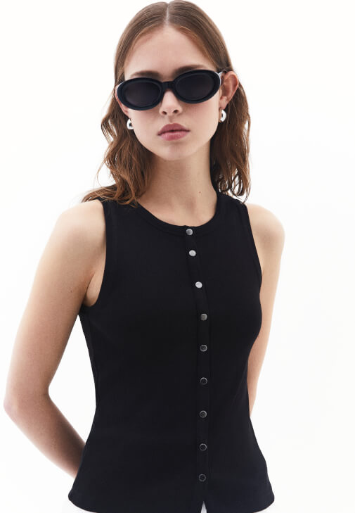 Çıtçıt Detaylı Atlet ve Boyfriend Pantolon Kombini