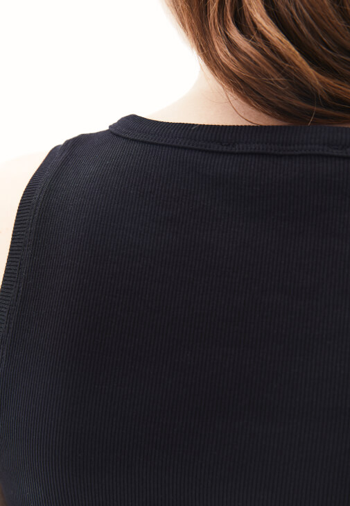 Çıtçıt Detaylı Atlet ve Boyfriend Pantolon Kombini