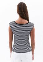 Bot Yaka Çizgili Tişört ve Straight-Fit Pantolon Kombini
