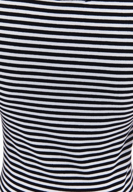 Bot Yaka Çizgili Tişört ve Straight-Fit Pantolon Kombini
