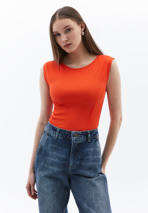 Turuncu Bot Yaka Tişört