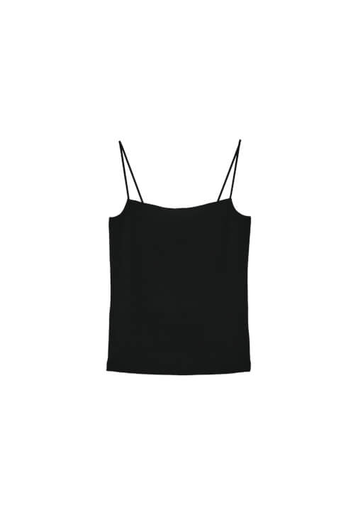 Pamuklu Askılı Atlet ve Denim Şort Kombini