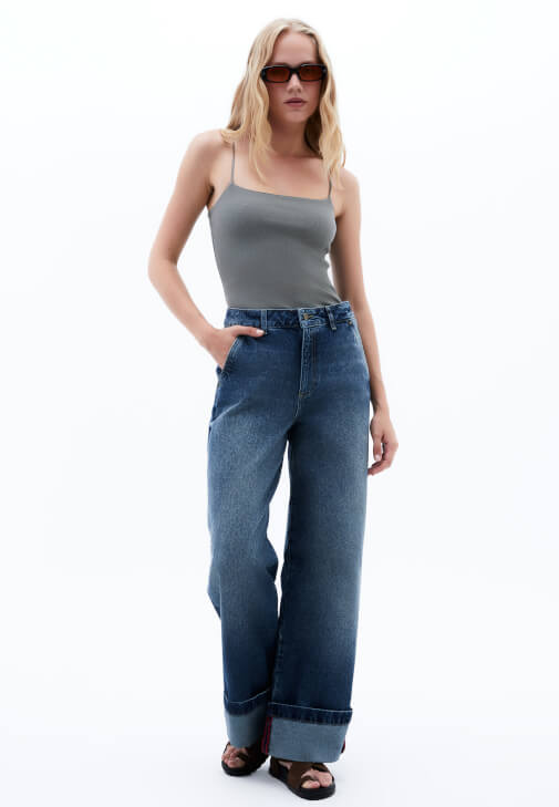 Askılı Atlet ve Keten Bol Paça Pantolon Kombini