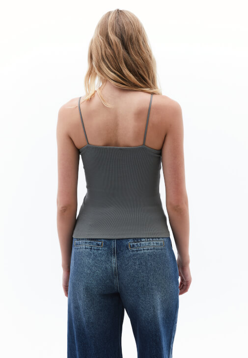 Askılı Atlet ve Keten Bol Paça Pantolon Kombini