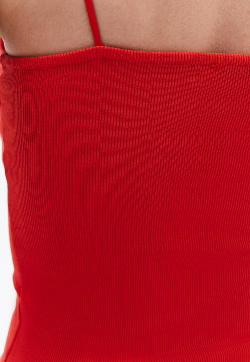 Askılı Atlet ve Orta Bel Pantolon Kombini