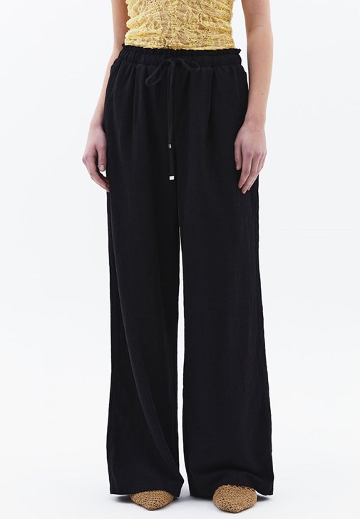 Keten Karışımlı Pantolon ve Dantel Bluz Kombini