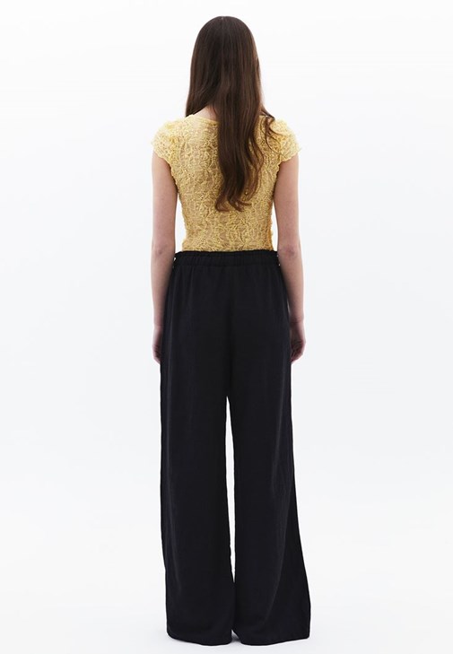 Keten Karışımlı Pantolon ve Dantel Bluz Kombini