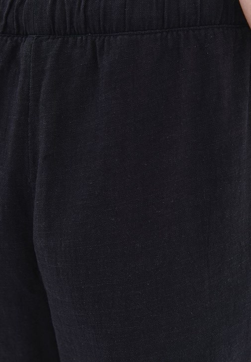 Keten Karışımlı Pantolon ve Dantel Bluz Kombini