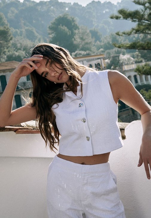 Keten Karışımlı Crop Yelek ve Keten Pantolon Kombini