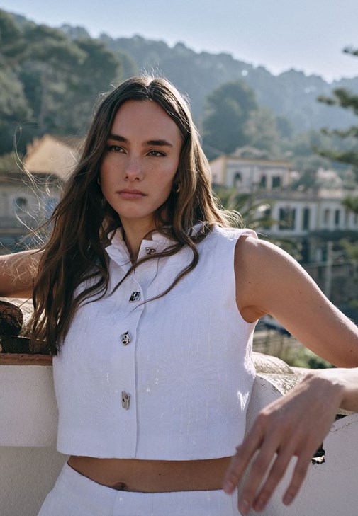 Keten Karışımlı Crop Yelek ve Keten Pantolon Kombini