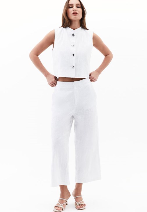 Keten Karışımlı Crop Yelek ve Keten Pantolon Kombini