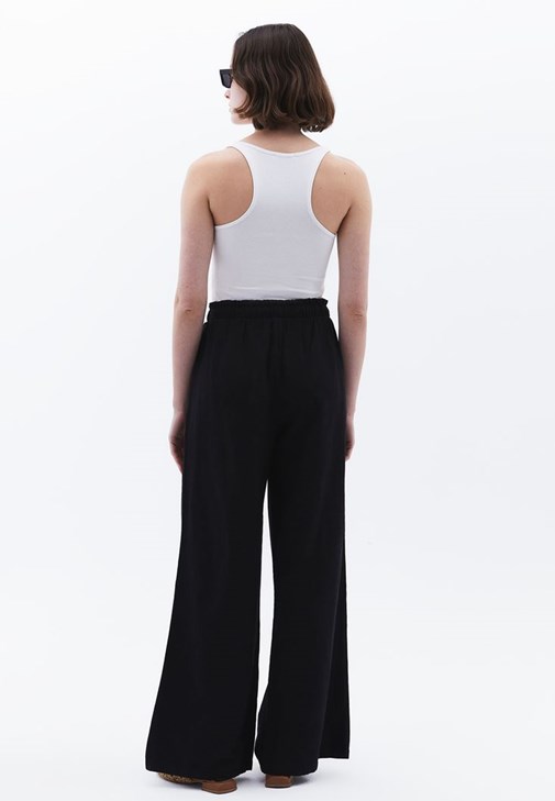 Keten Pantolon ve Modal Atlet Kombini