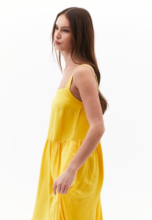 Keten Karışımlı Uzun Elbise ve Topuklu Ayakkabı Kombini