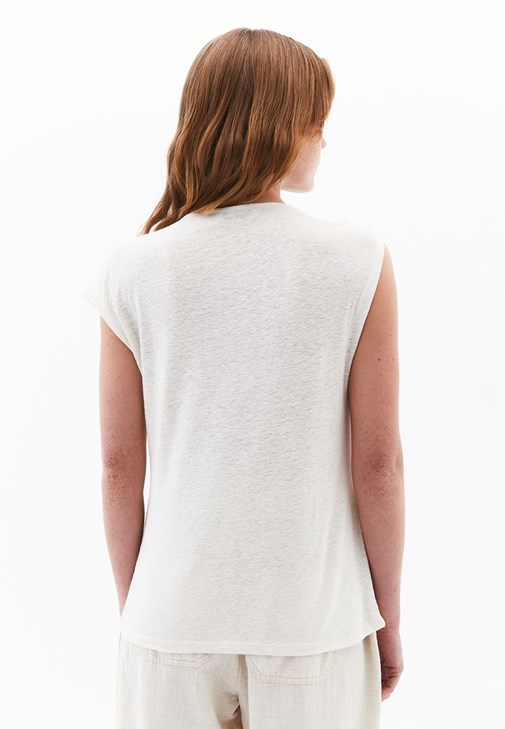 Keten Tokalı Tişört ve Keten Pantolon Kombini