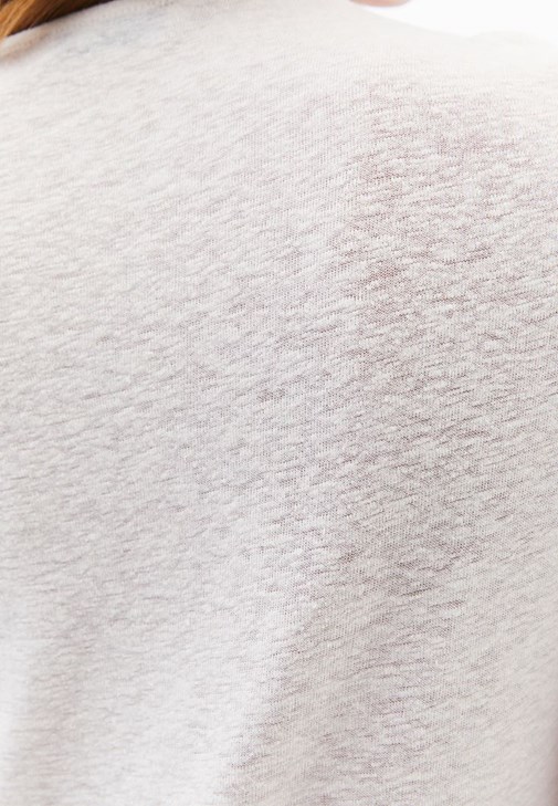 Keten Tokalı Tişört ve Keten Pantolon Kombini