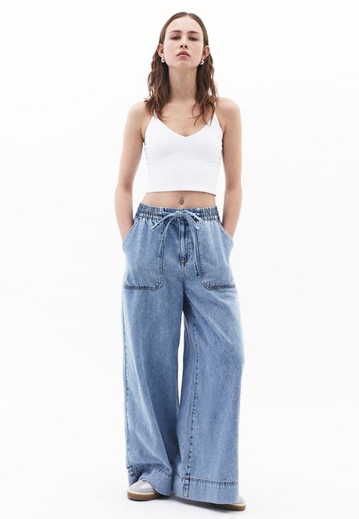 Wide-Leg Pantolon ve U Yaka Atlet Kombini