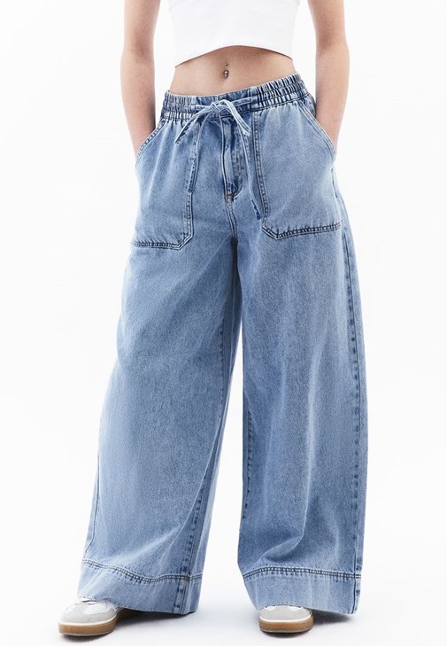 Wide-Leg Pantolon ve U Yaka Atlet Kombini