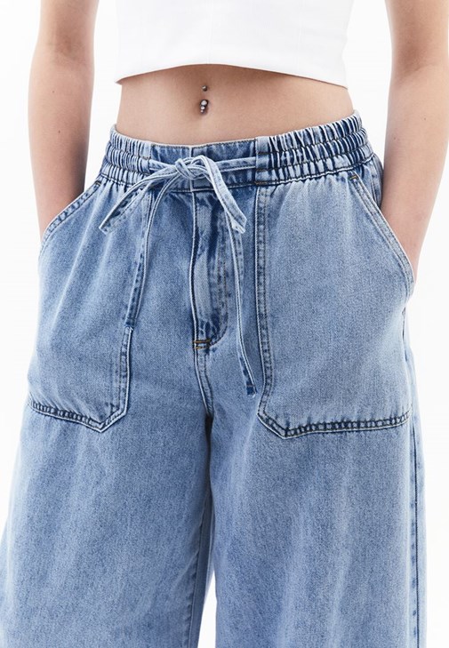 Wide-Leg Pantolon ve U Yaka Atlet Kombini