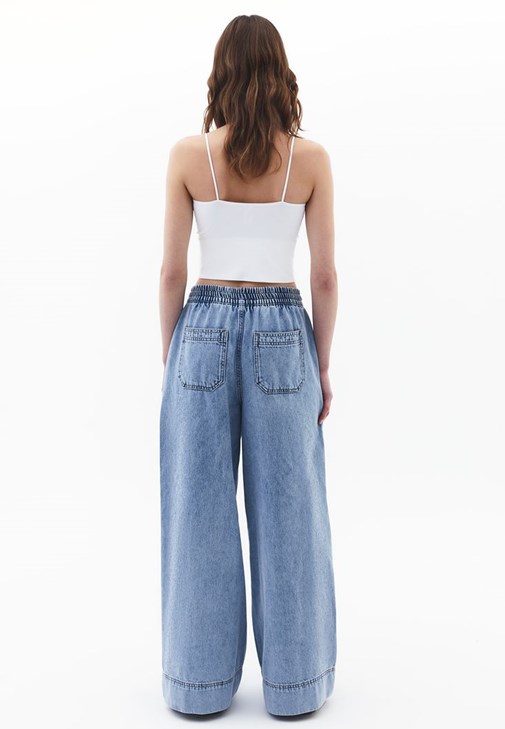 Wide-Leg Pantolon ve U Yaka Atlet Kombini
