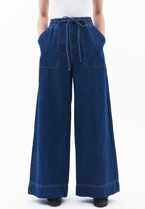 Yüksek Bel Wide-Leg Pantolon ve Bağcıklı Bluz Kombini
