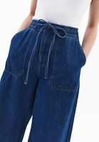 Yüksek Bel Wide-Leg Pantolon ve Bağcıklı Bluz Kombini