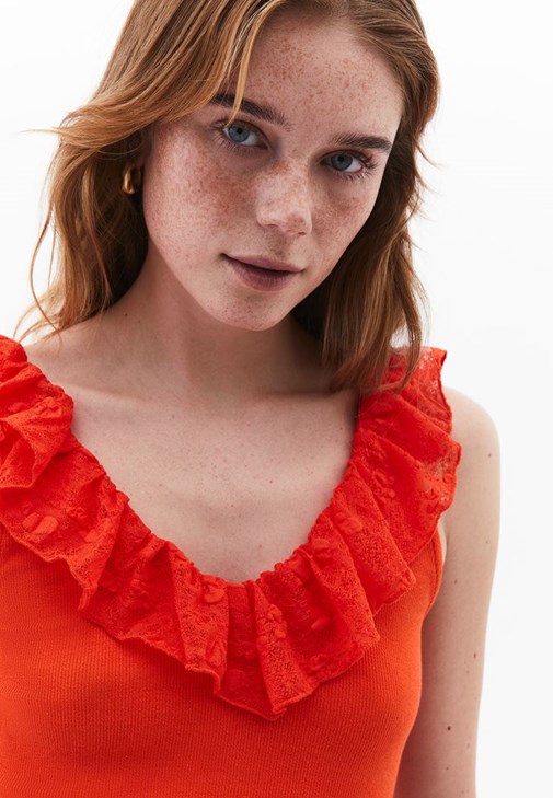 Fırfır Detaylı Atlet ve Wide-Leg Pantolon Kombini