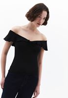Burgu Detaylı Bluz ve Boyfriend Pantolon Kombini