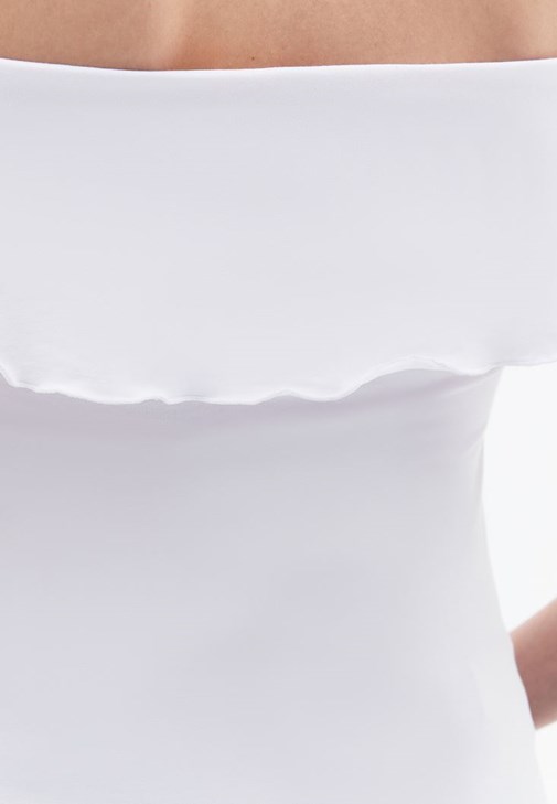 Modal Burgu Detaylı Bluz ve Denim Kombini